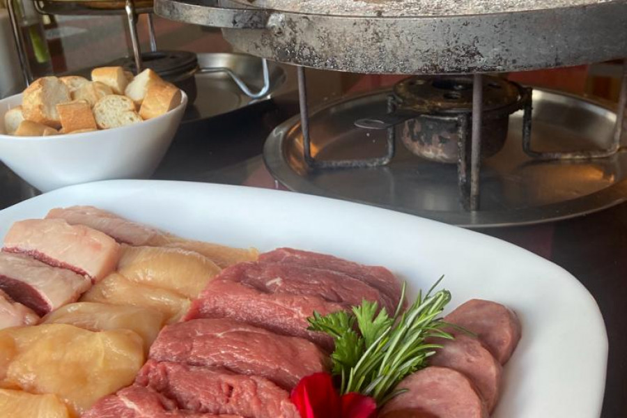 Deliciosa Sequência De Fondue Com Carnes Ao Vinho, Em Bento Gonçalves!